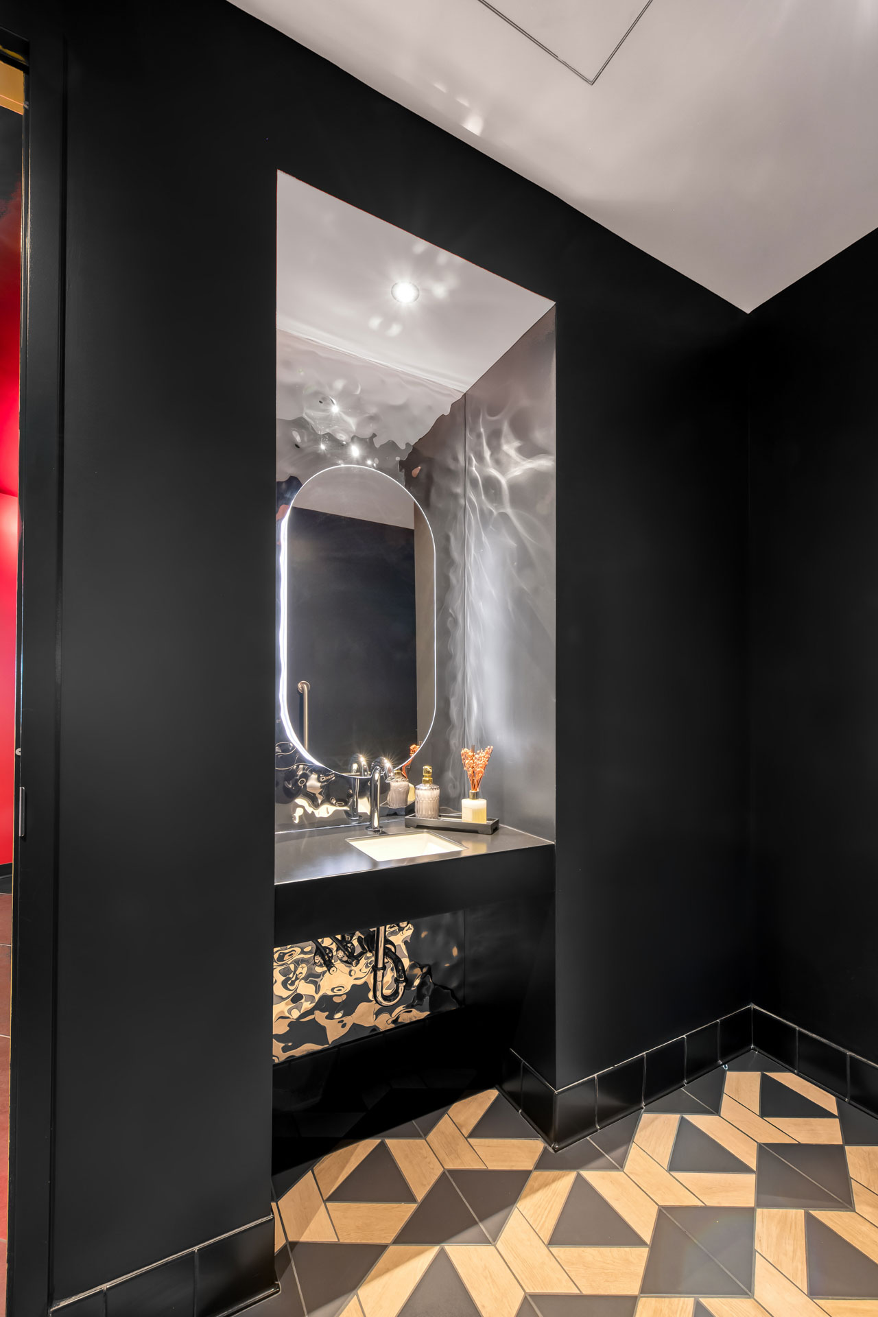 00 Full Buyout - Red_Interiors_017