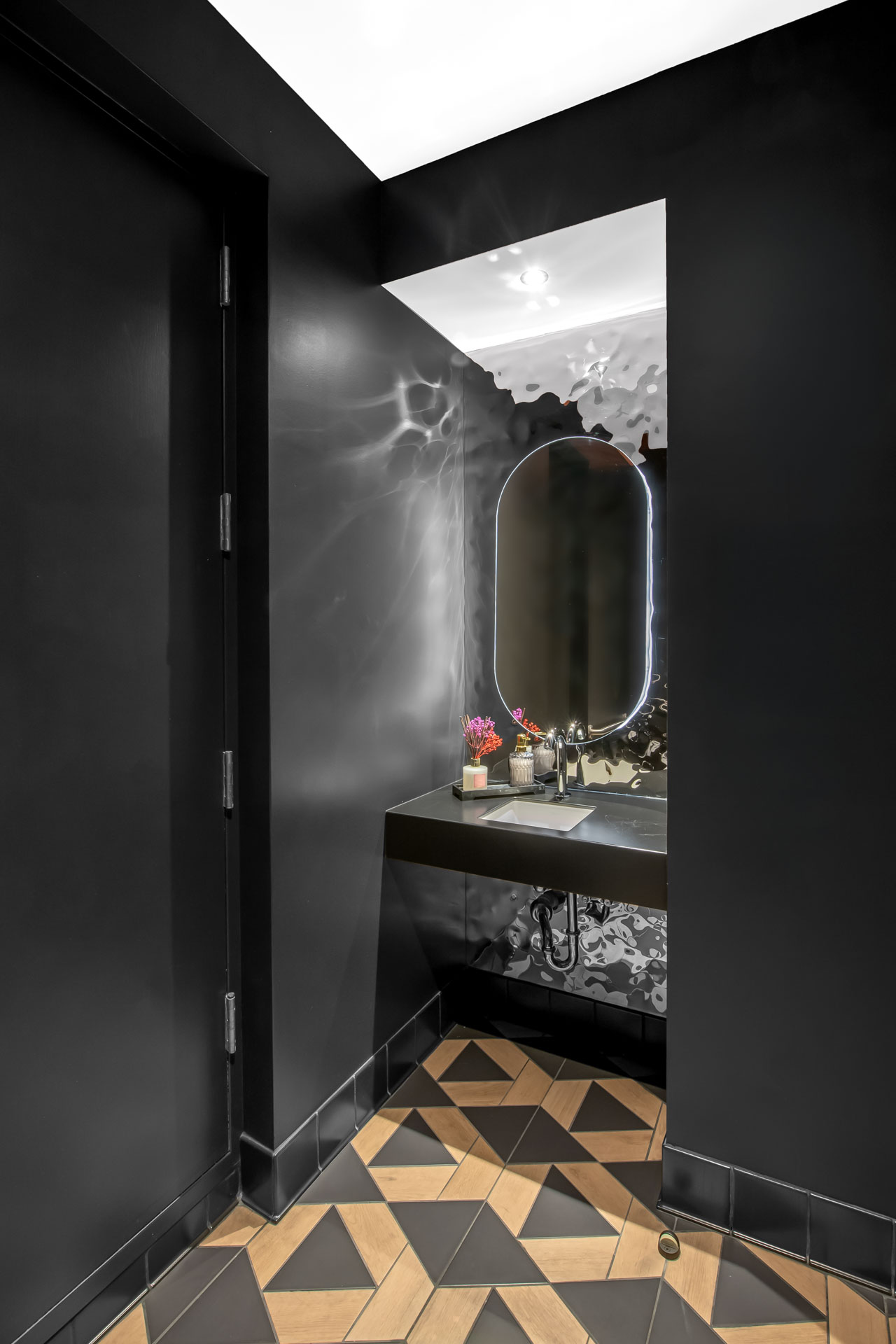 00 Full Buyout - Red_Interiors_041