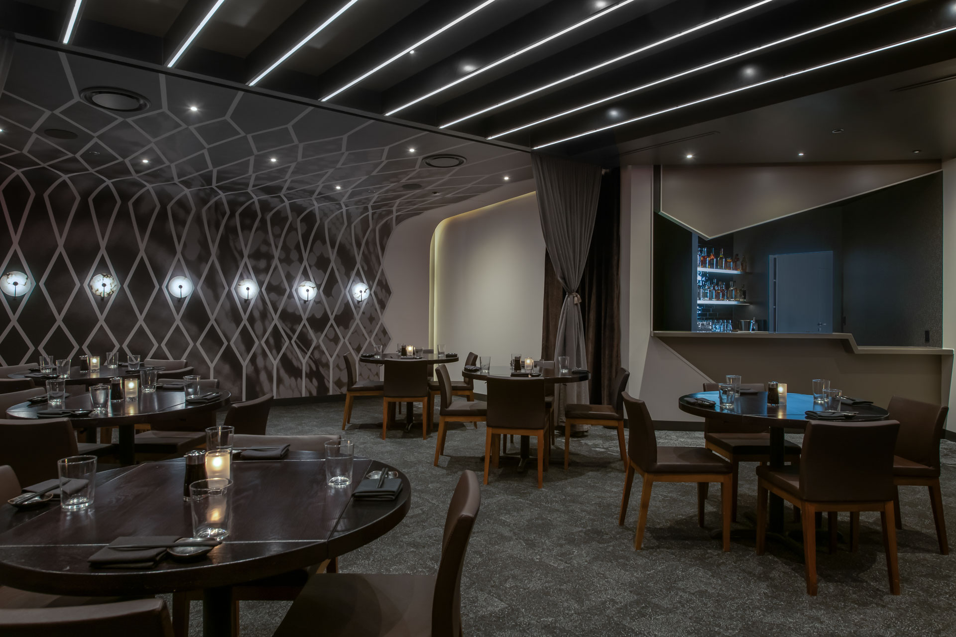 01 Executive Suite - Red_Interiors_005