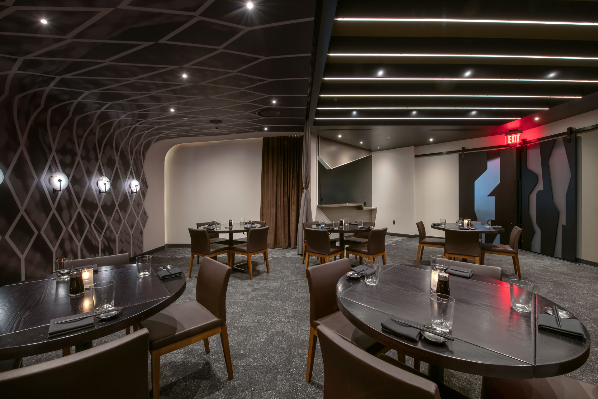 01 Executive Suite - Red_Interiors_006